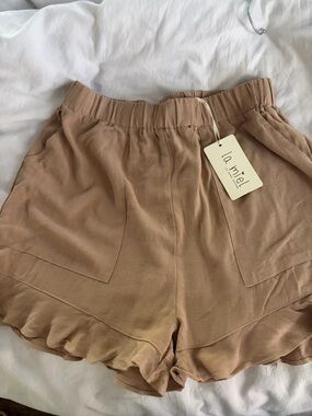 LA MIEL Tan Ruffle-Hem Elastic Waist Shorts NWT